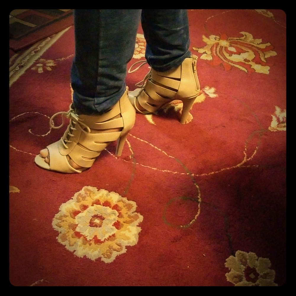 Sandel heel